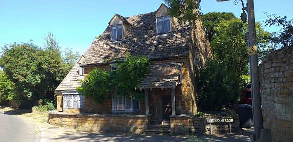 Cottage with low front wall